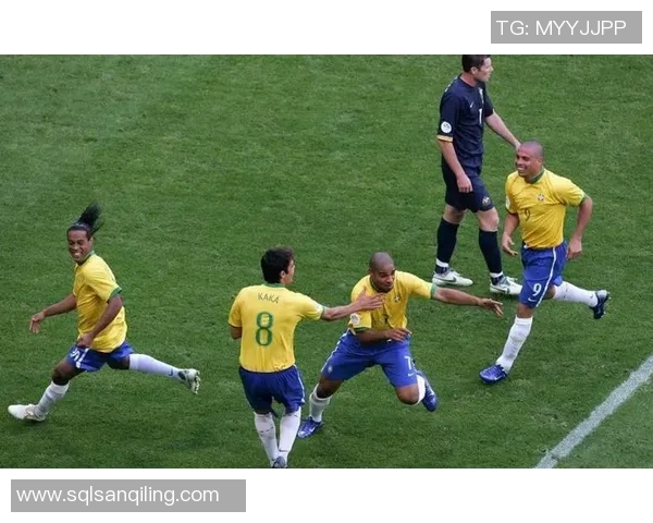 《卡卡传奇:足球巨星生涯封面图案收藏册全景回顾》 《卡卡传奇:足球巨星生涯封面图案收藏册全景回顾》