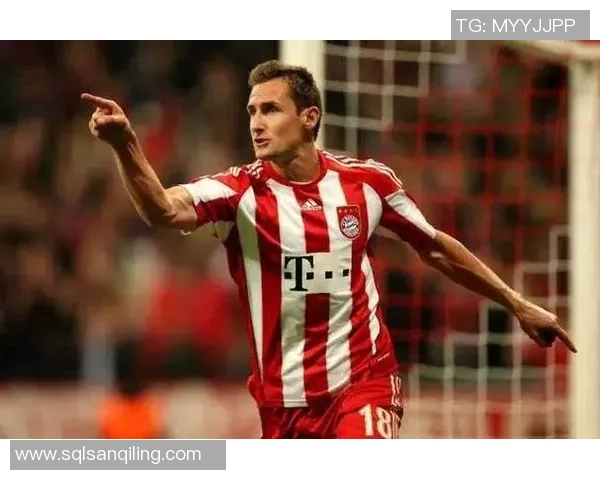 足球场上十八号球星的精彩表现与背后故事揭秘 足球场上十八号球星的精彩表现与背后故事揭秘