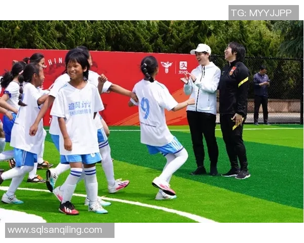 女足球星偶像崛起背后的故事与梦想 激励年轻一代勇敢追求足球之路 女足球星偶像崛起背后的故事与梦想 激励年轻一代勇敢追求足球之路